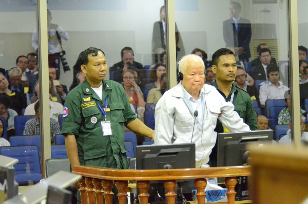 Cambodge: l'ancien president khmer rouge juge coupable de genocide