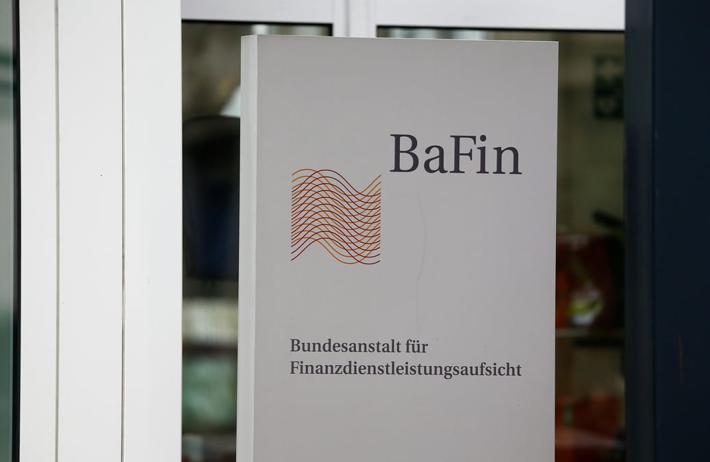 Berlin sonde la bafin sur une fusion d. bank-commerzbank