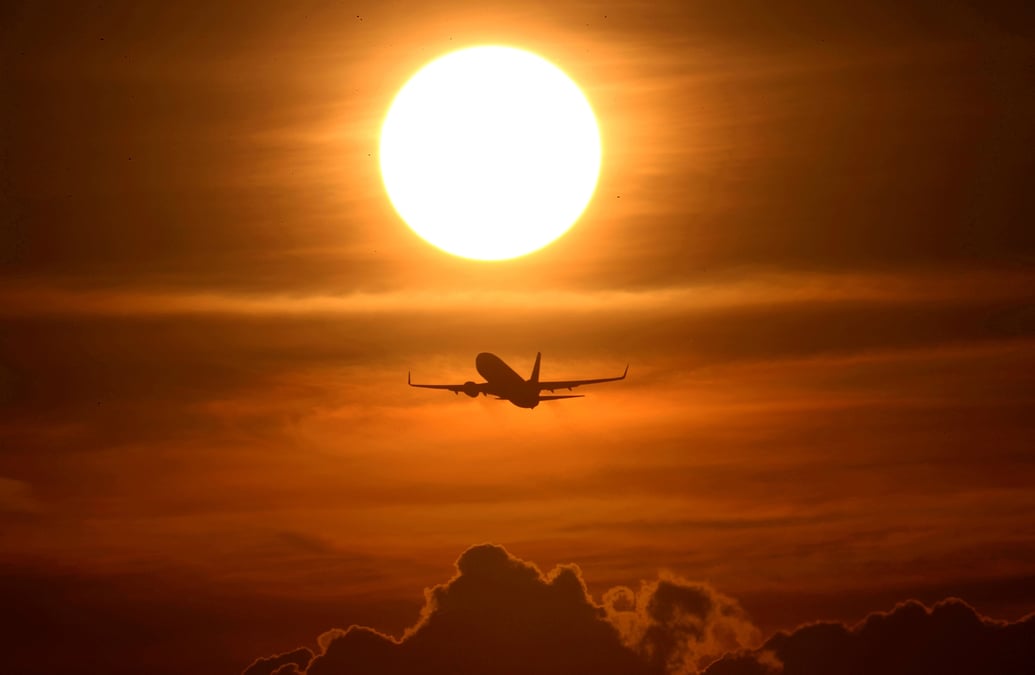 Photo d'archives : un avion decolle de l'aeroport de francfort.