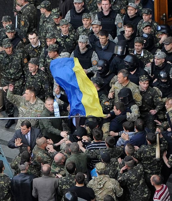 Le FMI vote une aide de 17 milliards de dollars pour l'Ukraine