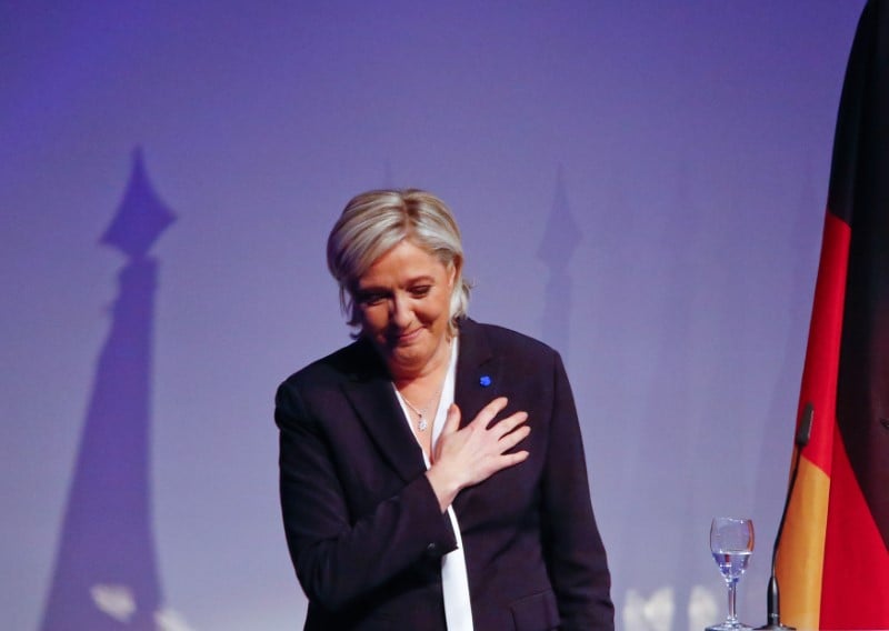 En allemagne, marine le pen predit un "reveil" en europe
