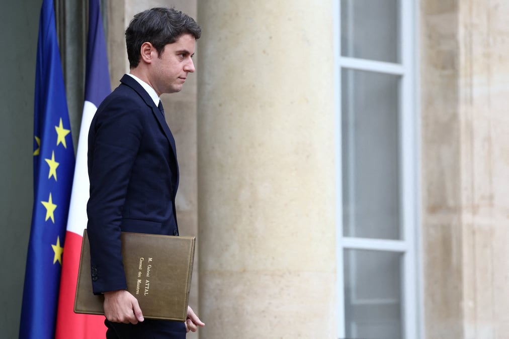 Nommé ce mardi par le président Emmanuel Macron, Gabriel Attal est désormais le plus jeune Premier ministre de la Ve République.