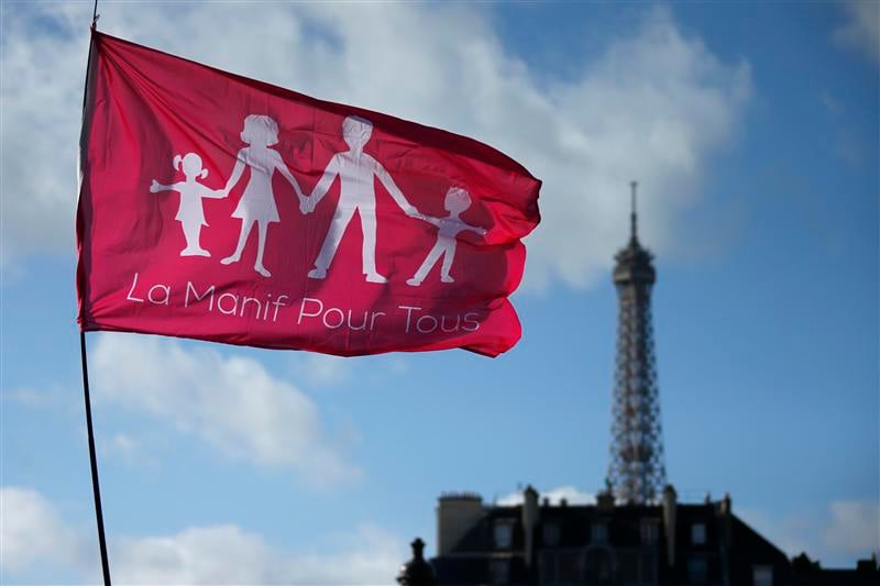 La "Manif pour tous" met Ayrault en garde sur la loi famille