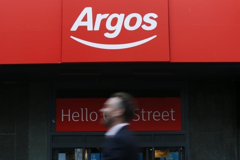 Steinhoff lance une offre rivale sur home retail