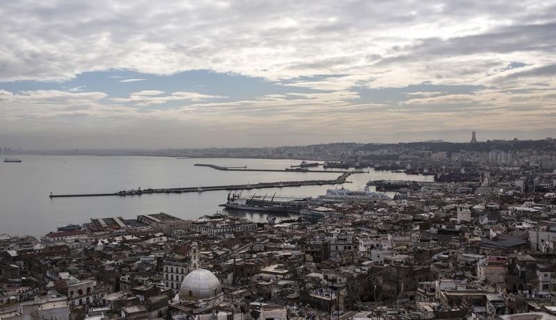 La visite de manuel valls en algerie polluee par les visas refuses a des journalistes