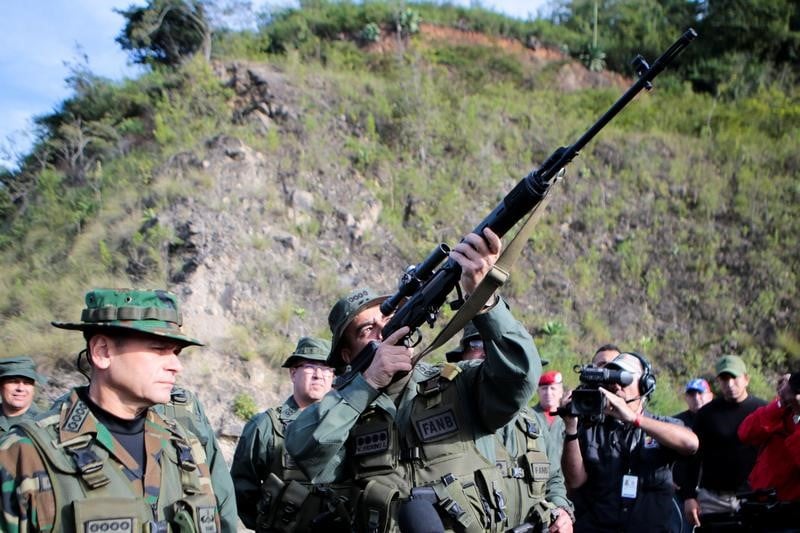 Manoeuvres de l'armee venezuelienne apres les menaces de trump