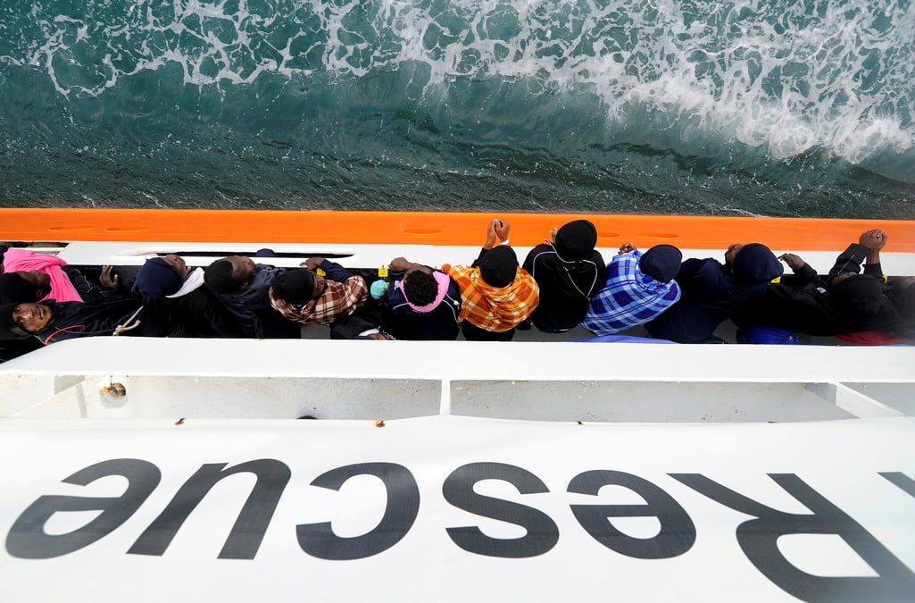 Rome prepare le transfert vers valence des migrants de l'aquarius