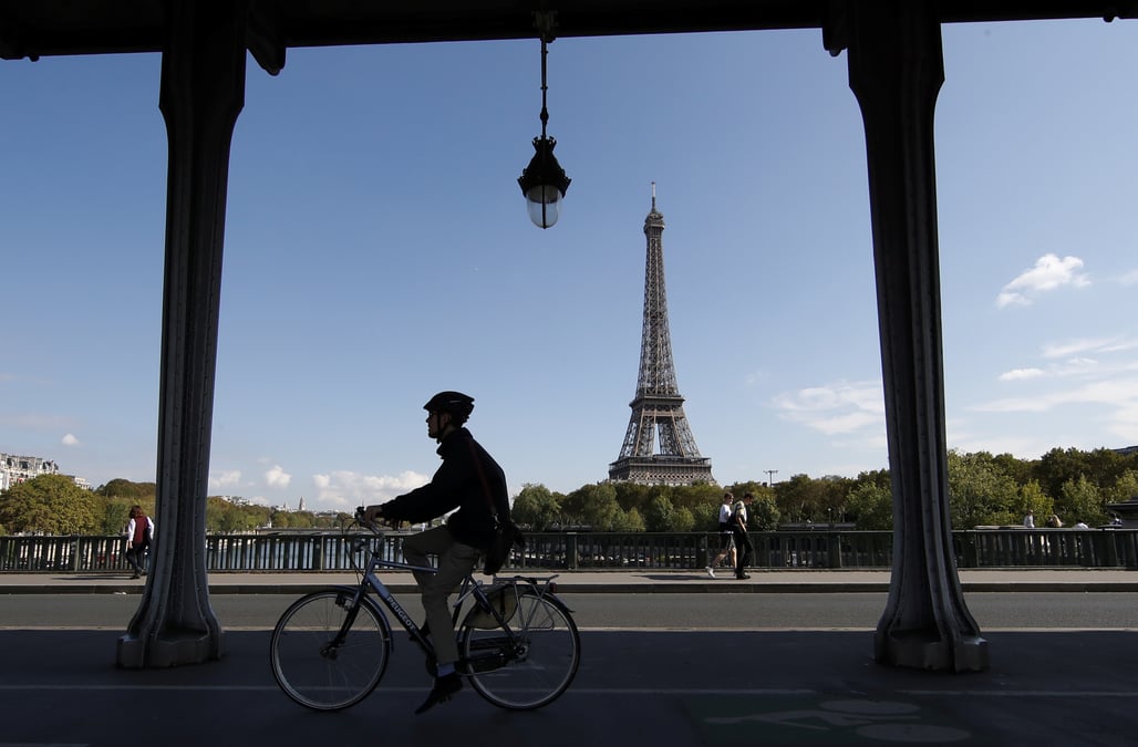 5e journee sans voiture a paris en plein debat sur l'auto en ville