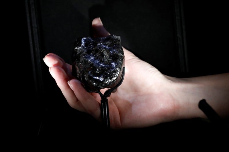 Vuitton devoile le "sewelo", deuxieme plus gros diamant brut au monde