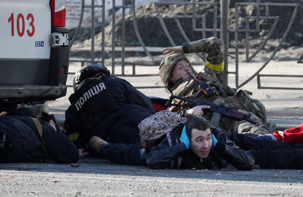Moscou dit envisager un dialogue alors que kiev est sous assaut