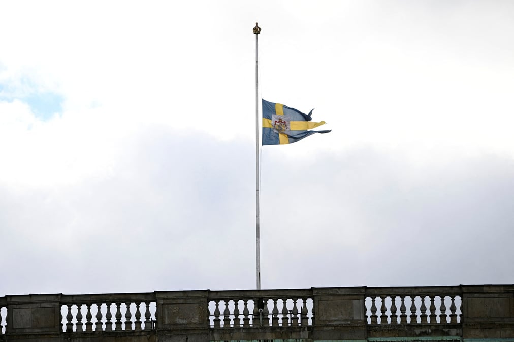 Le drapeau suedois au palais royal de stockholm