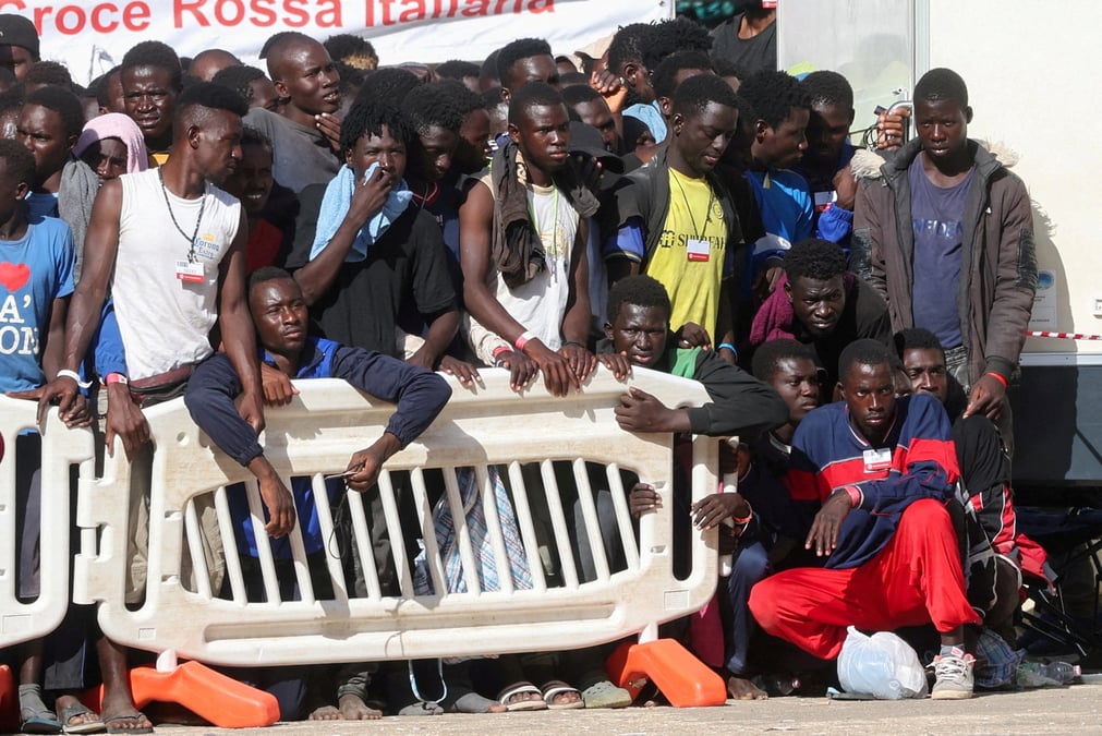 Photo de migrants sur l'ile de lampedusa