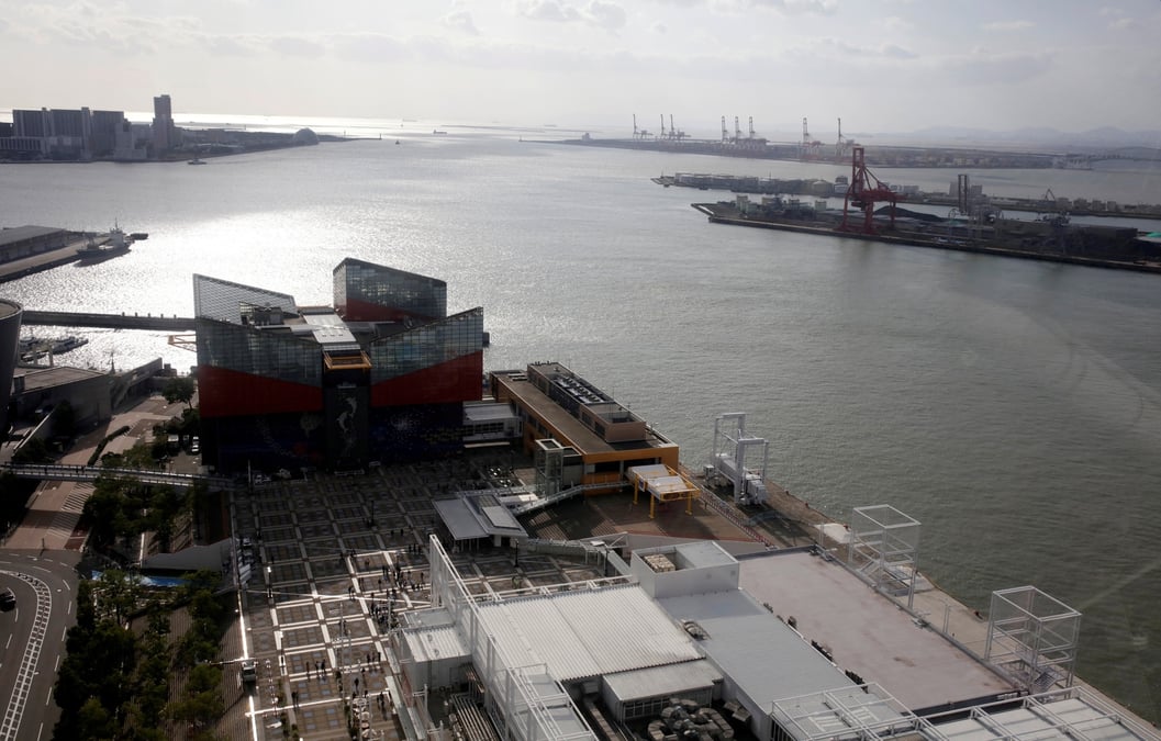 Photo d'archives: des usines dans le port d'osaka