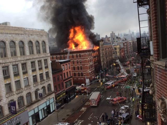 Spectaculaire incendie a manhattan