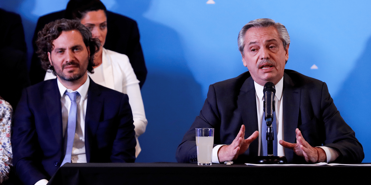 Le président Alberto Fernandez (à dr.) souhaite décourager la dollarisation de l'économie.