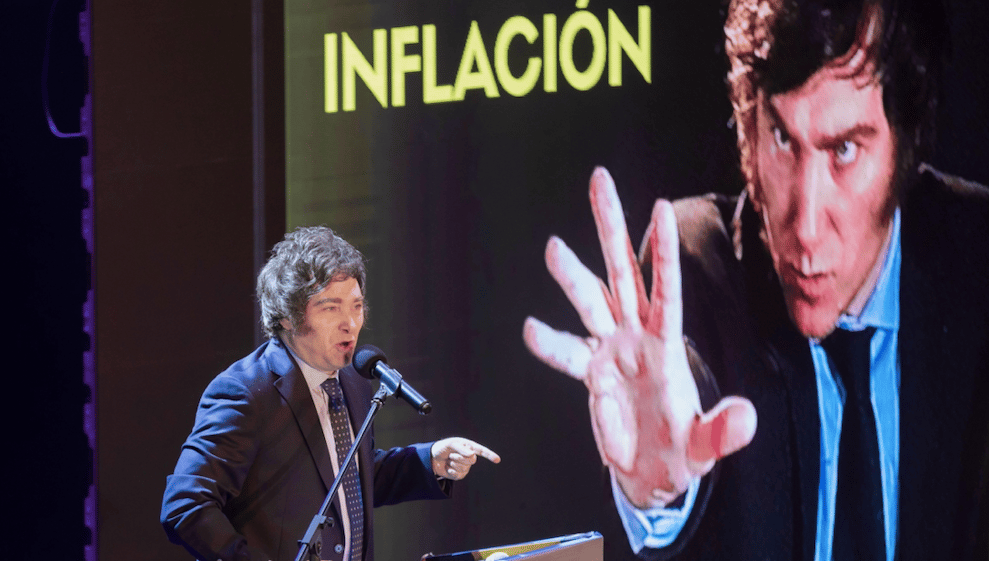 L'Argentine est en outre frappée depuis une douzaine d'années par une inflation à deux chiffres, qui a dérapé cette année à 143% sur douze mois, un record depuis 32 ans.