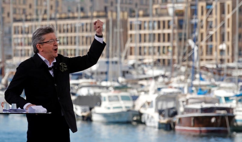 Melenchon gagne six points et passe devant fillon