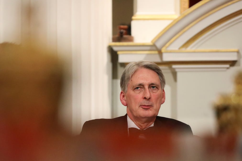 Brexit: la france va faire de la frontiere une "arme politique", selon hammond