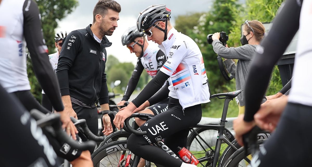 Du briefing matinal aux dernières minutes chargées d’adrénaline, les directeurs sportifs guident les champions.