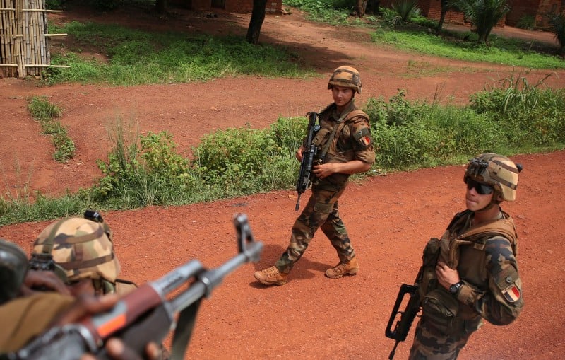 Le coût des opérations militaires repose la question européenne