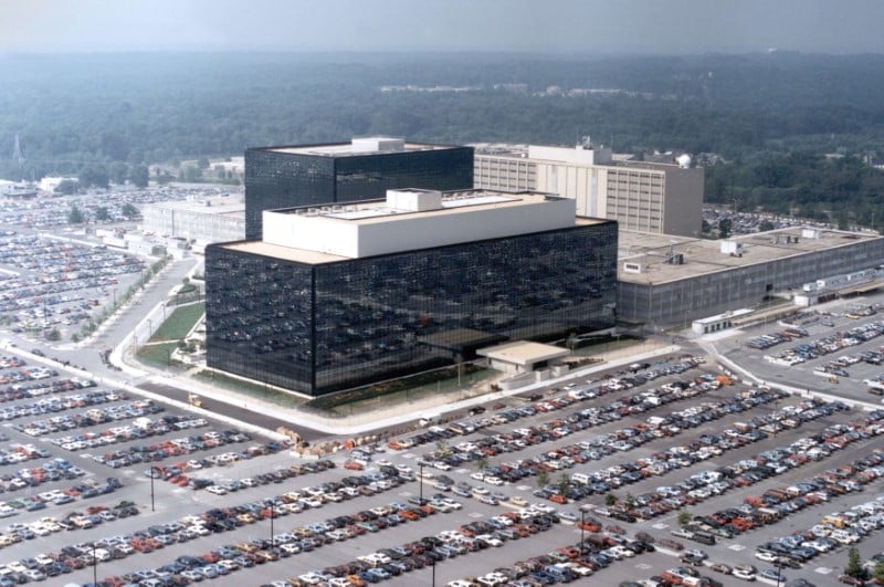 Arrestation d’un homme suspecte d’avoir vole des donnees a la nsa