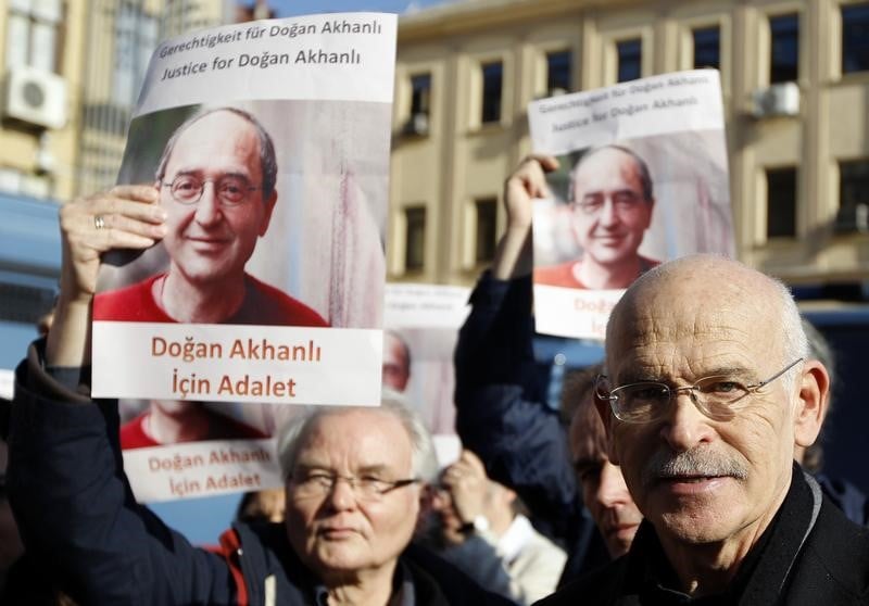 Un ecrivain allemand critique d'erdogan arrete en espagne