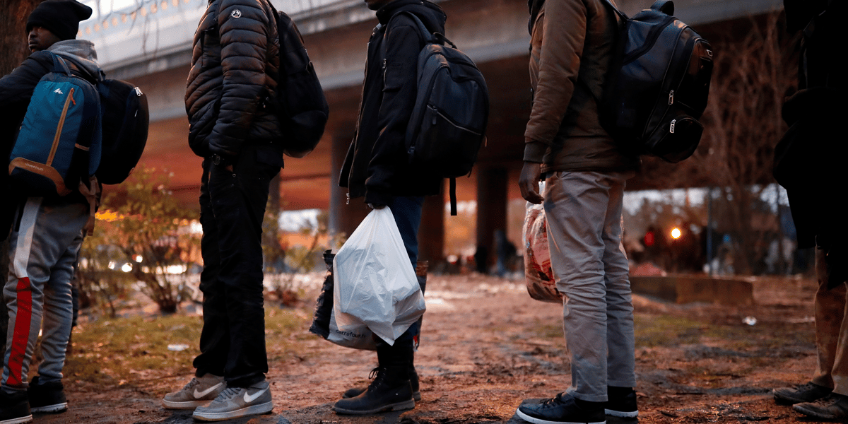 migrants, réfugiés, Porte de la Chapelle, campement de fortune, dénuement, pauvreté, misère, exclusion,