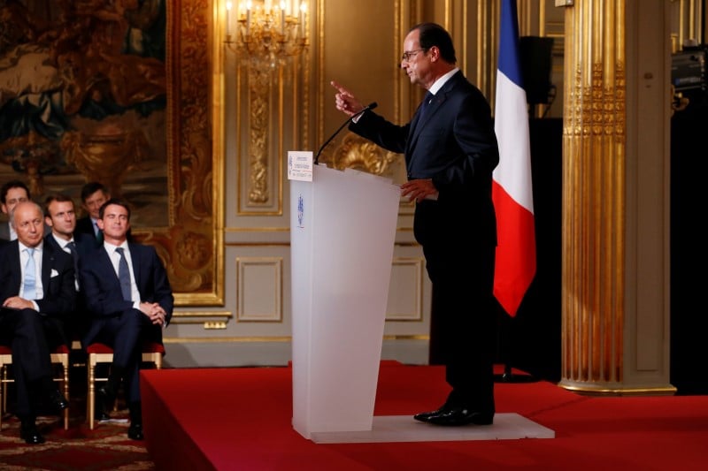 Président "contre vents et marées", Hollande espère des résultats