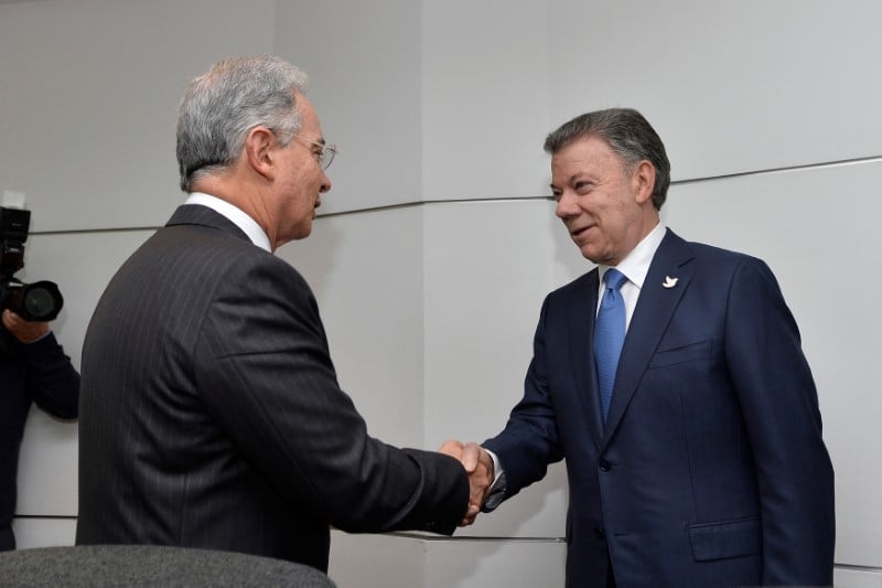 Santos et uribe se sont rencontres pour l'accord de paix colombien
