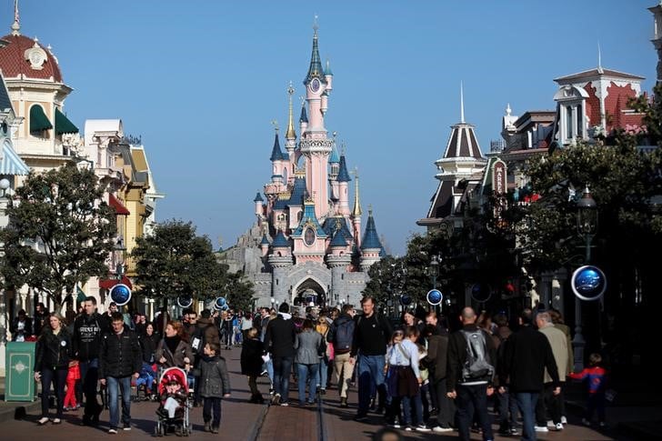 Disney: le benefice du 1er trimestre porte par les parcs a themes