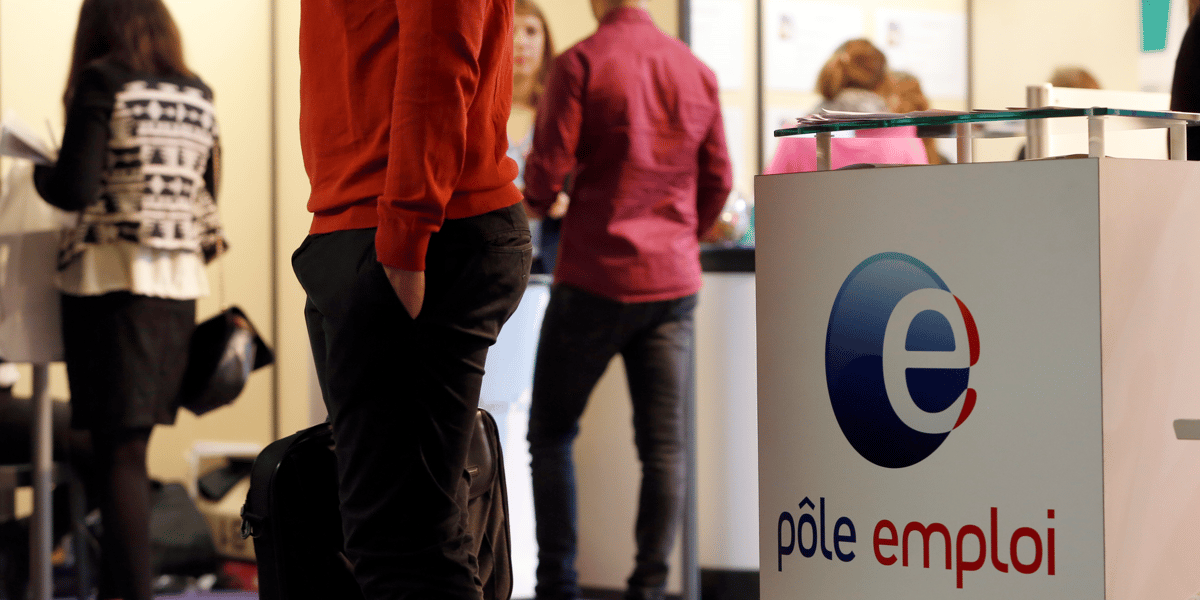 Le chômage de longue durée est en repli: les inscrits (A, B et C) depuis plus d'un an sont en baisse de 1,7% (-2,5% sur un an) mais encore à 2,583 millions.