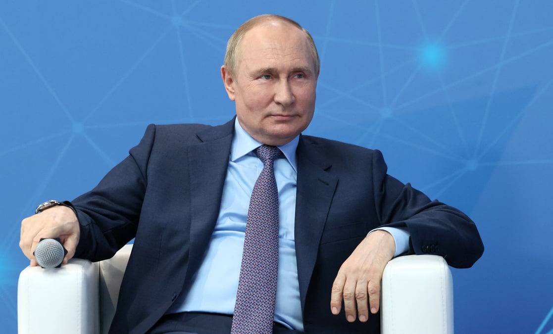 Poutine rend hommage a pierre le grand, fait un parallele avec sa mission de "recuperation" des territoires russes