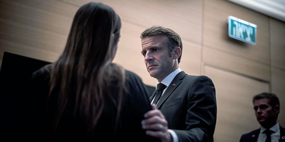 Le 24 octobre, à Tel-Aviv (Israël), Emmanuel Macron rencontrait des familles d’otages du Hamas. Le 12 novembre, il ne s’était pas rendu à la marche parisienne contre l’antisémitisme (ci-dessous).