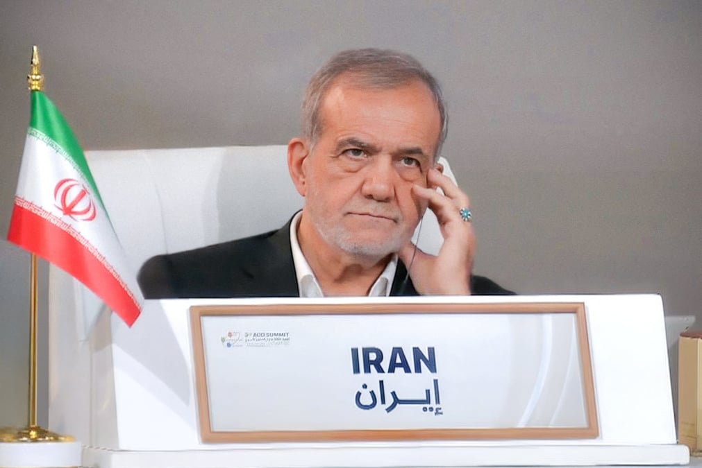 Le président iranien Massoud Pezeshkian s'interroge : « Si l'on veut négocier, à quoi bon menacer ? »