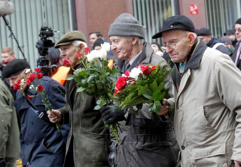 Défilé sous tension d'anciens Waffen SS lettons à Riga
