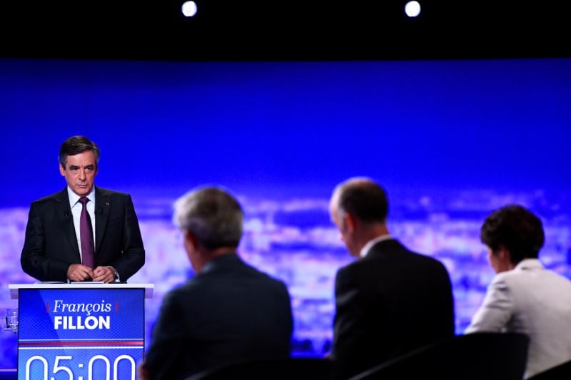 Francois fillon critique les accords electoraux avec le centre avant la primaire
