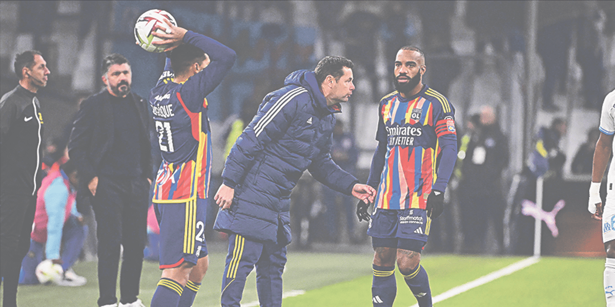 L’entraîneur de l’OL Pierre Sage au stade Vélodrome, lors du match aller contre Marseille, le 6 décembre.