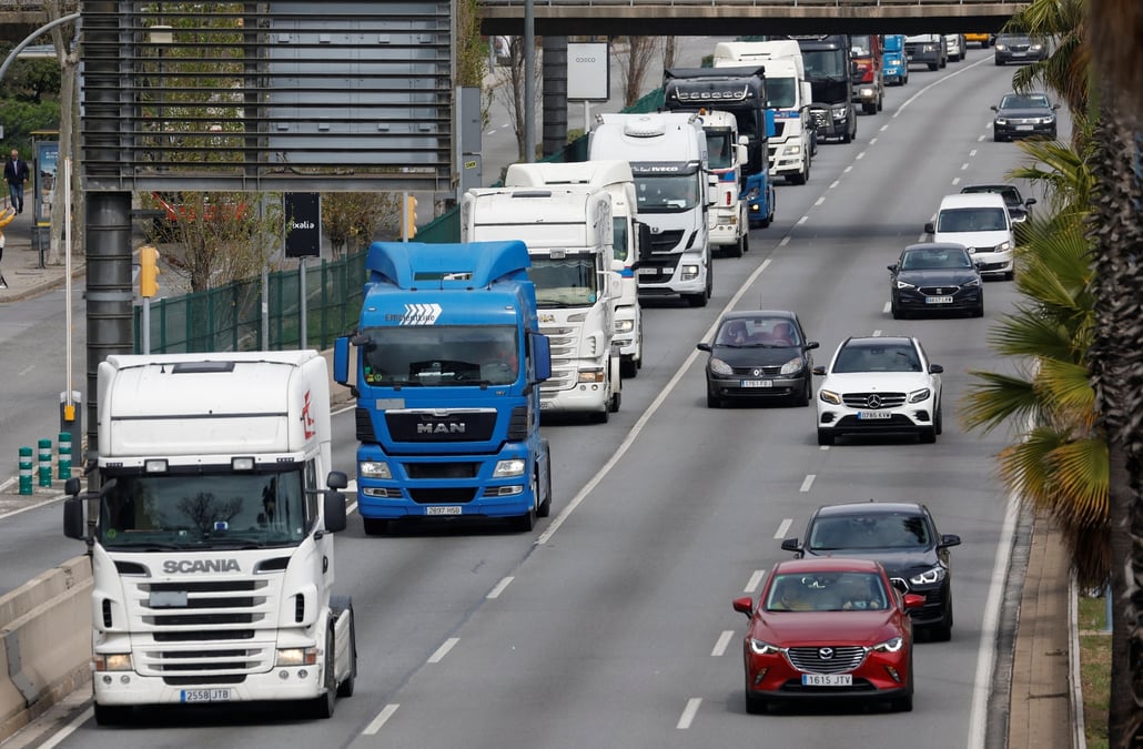 Le transport routier pèse lourd dans les émissions françaises de gaz à effet de serre et n'améliore pas ses performances