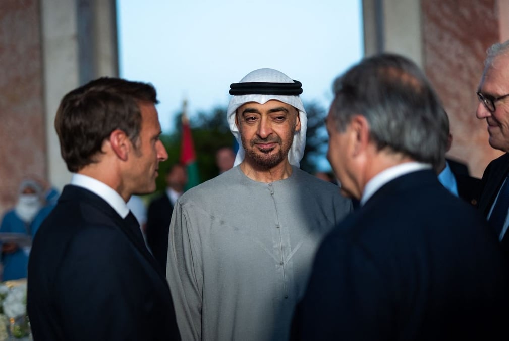 « Ce jeune pays plein d'ambition rappelle à notre vieille nation fatiguée qu'une stratégie se construit avec une vision de long terme fondée sur une claire compréhension de ses intérêts et qu'on ne fait pas de bonne politique avec de bons sentiments. La base d'une revue nationale stratégique ». (Le groupe Mars)