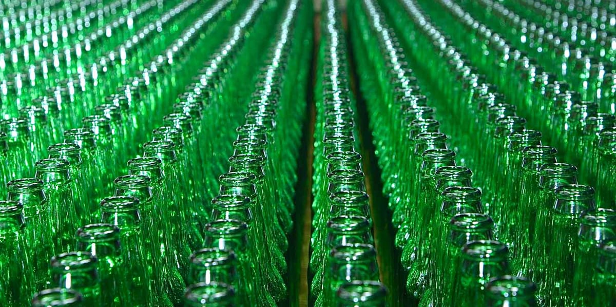 L'usine gardoise, qui existe depuis 1973 à Vergèze, consacre trois de ses quatre lignes de production aux besoins des eaux Perrier, également installées à Vergèze.