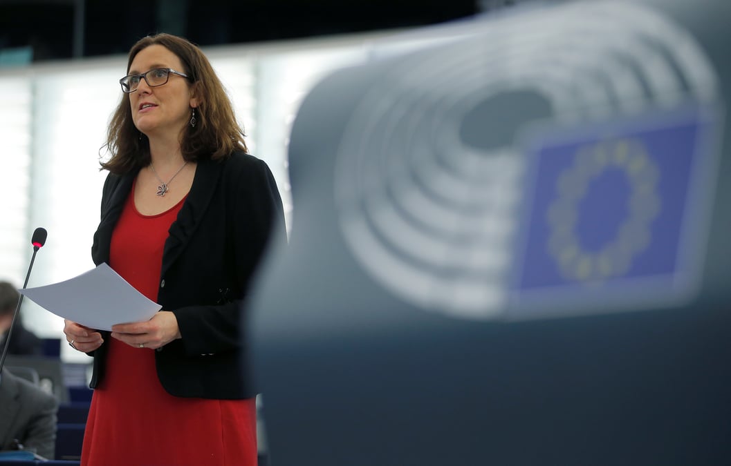 Trump reste flou sur les contreparties pour l'acier, selon malmstrom