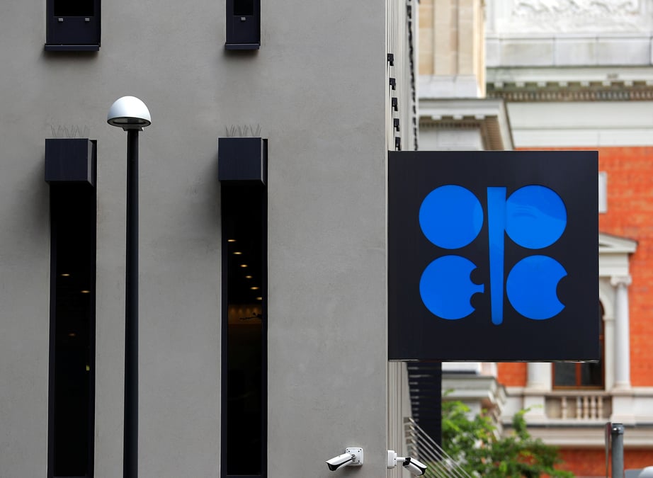 La russie proposera d'augmenter la production de l'opep+ de 1,5 millions de barils par jour, dit novak