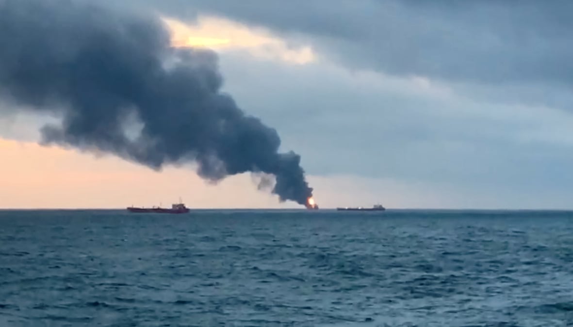 Vingt morts dans l'incendie de deux navires en mer noire