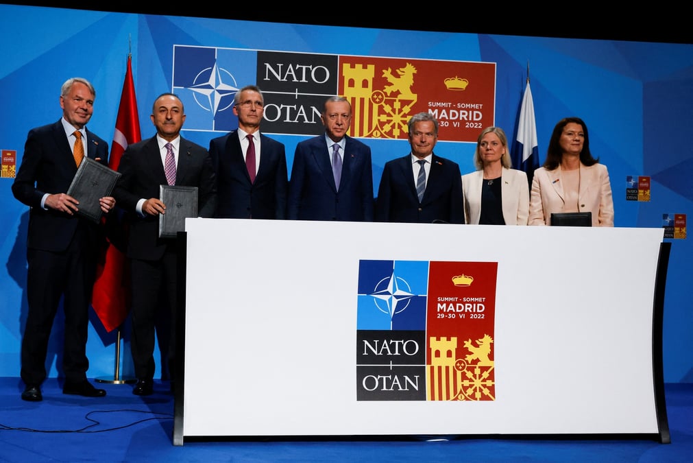 Otan: la turquie leve l'obstacle a l'adhesion de la finlande et de la suede