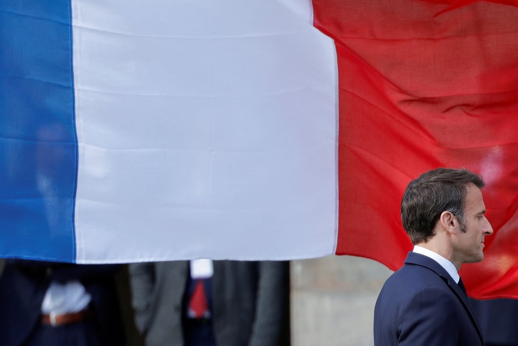 Photo du president emmanuel macron pendant sa visite aux pays-bas