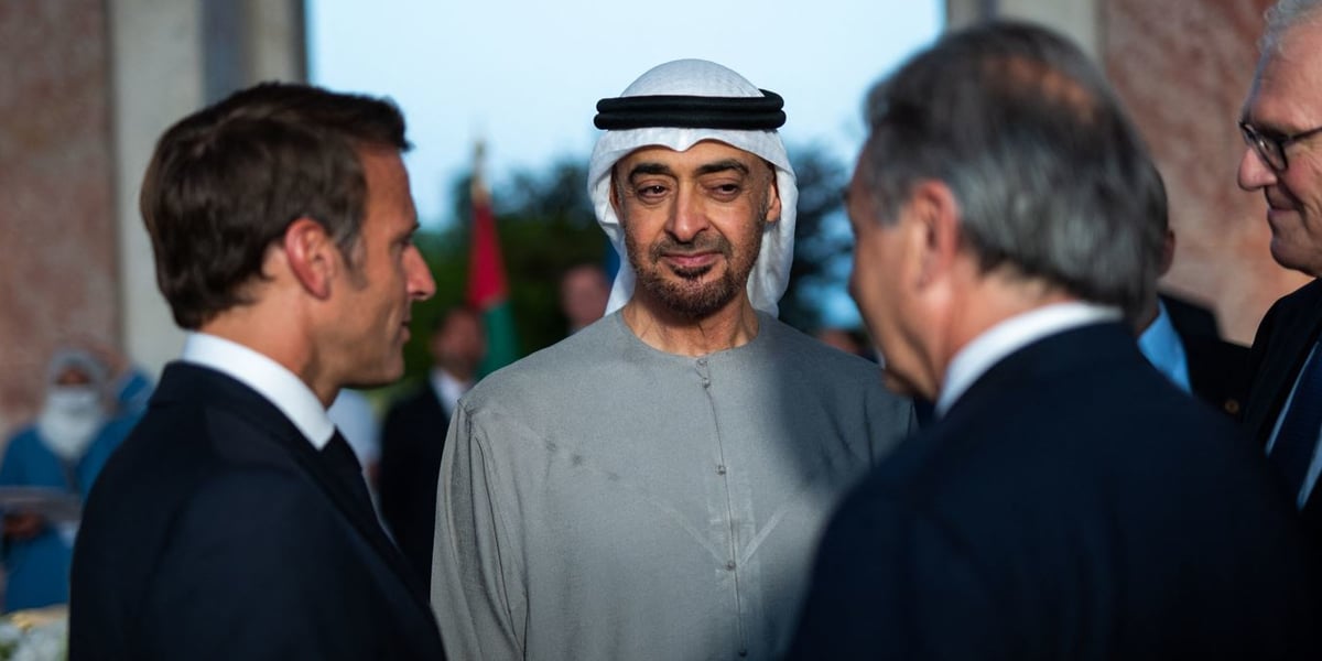 Le Président français Emmanuel Macron et le président des Émirats arabes unis, Mohammed ben Zayed Al Nahyane, lors d'un dîner d'État à Versailles, le 18 juillet 2022.