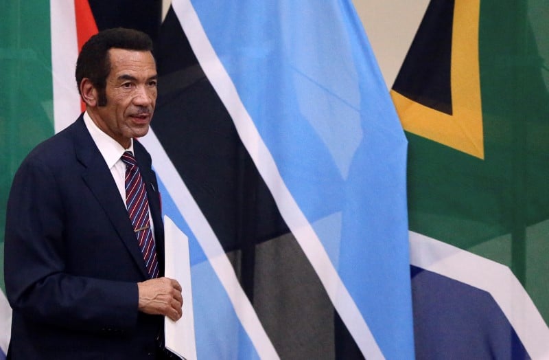 Apres dix ans de pouvoir, le president du botswana passe la main