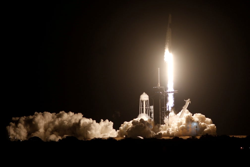 La capsule de spacex s'est amarree a la station spatiale