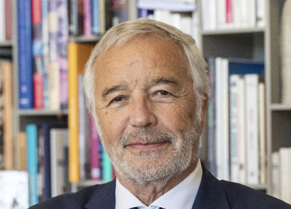 François Rebsamen est maire (Divers gauche) de Dijon.