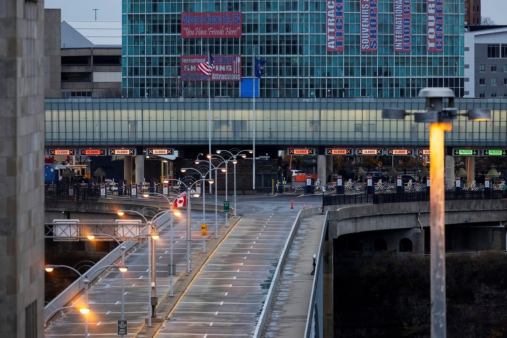 Le pont rainbow ferme a la circulation
